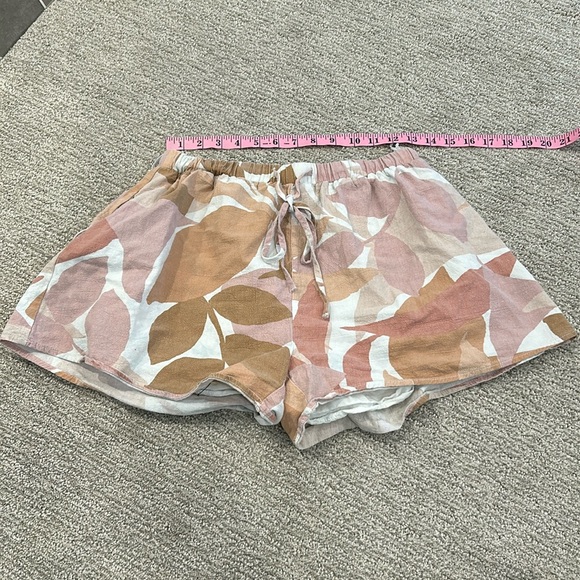 GIRL & THE SUN Women's Skyla Floral Shorts Size M In Neutral - Picture 4 of 10